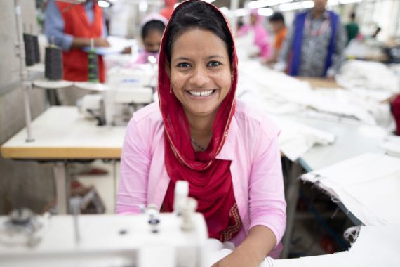 backing-women-garment-workers-bangladesh-2560x1920-1-1024x768