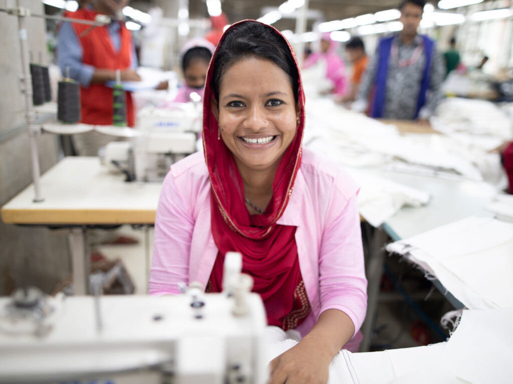 backing-women-garment-workers-bangladesh-2560x1920-1-1024x768